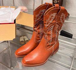 Bottes de cowboy occidentales Designer Boots Long Boths Broidered Women Motorcycle Boots vintage brun talons grossiers Western Leather Knight Bot