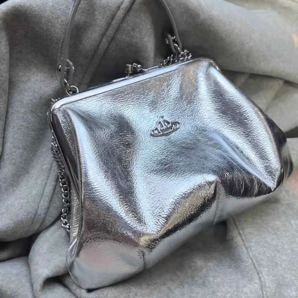 Western Empress Vivians Dowager Silver Advanced New Chinese Saturne Style Foreign Style Crossbody Handheld Clip Sac Silver Sac Femme Femme NOUVEAU STYLE