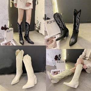 Western Ladies Cowboy Boots Fashion Designer reliëf Microveiber Fashion Leather Bright Diamond Quality Black White Tall Boot Beschikbaar 35-39