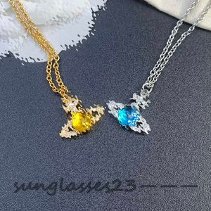 Collier pendentif logo de la marque Western Queen Mother Classic, jaune et bleu deux couleurs en option, mode classique, cadeau essentiel