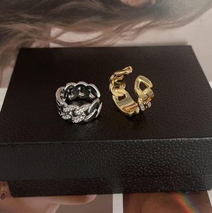 Western Queen Zirkon Glanzende Saturn Rings Luxe high-end ontwerp koper vergulde ins-stijl planeet bruiloftspaar manchet ring dames designer sieraden se9