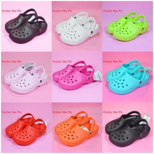 Croc Meilleure remise designer sandales célèbres crocs glisser les femmes hommes glisses glissades de plage chaussures imperméables boucles à l'extérieur triple noir blanc rose bleu sandale