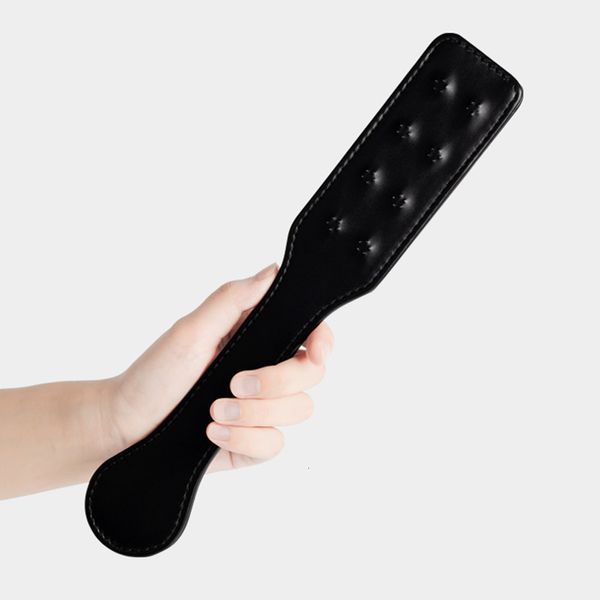 Látigos Cultivos 32 cm Mejorar el dolor Picos de acero inoxidable PU Cuero Nalgadas Paddle Slapper Whip para entrenamiento de caballos 230921