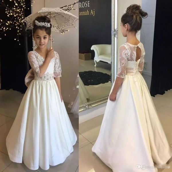Blanc A Line Flower Girl Robes Maridings Bijoual Neck Half Mancheve Little Girls Pageant Robe pour les adolescents Open Back Holy Communion Robes 0505