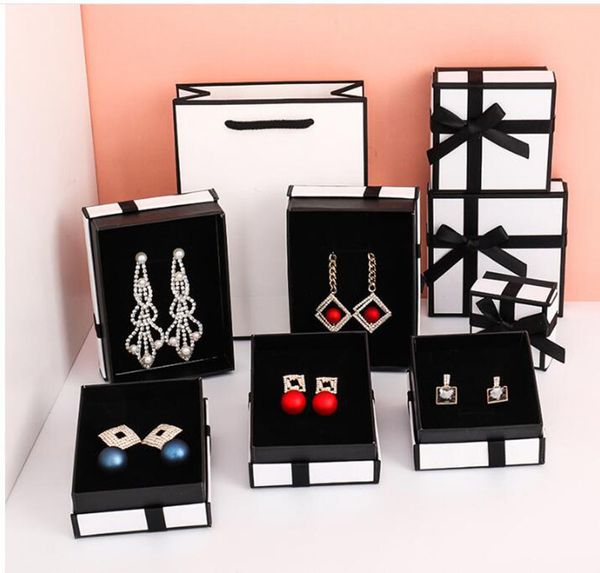 Cajas de embalaje de regalo al por menor en blanco y negro con encaje Bowknot Tarjeta Folleto Bolsa de asas para joyería Collares Pulseras Llaveros Moda Jewelr