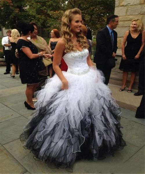 Robes de quinceanera à volants blancs et noirs