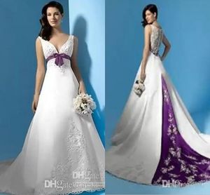 Robe de mariée blanche et violette Vintage dentelle broderie tache col en v perlé gothique princesse longues robes de mariée robes