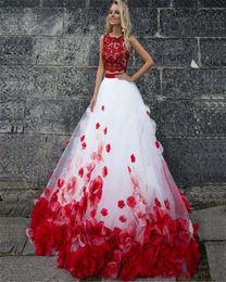 Blanco y rojo 2 piezas Vestidos de novia Top de encaje Pétalos hechos a mano Flor Romántico 2020 Vestidos de novia modernos Personalizar Tallas grandes 7296167