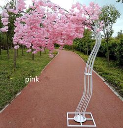 White Artificial Cherry Blossom Tree Road Dimitation Fleur de cerisier avec arc de fer Cadre pour la fête de mariage PropS6486105