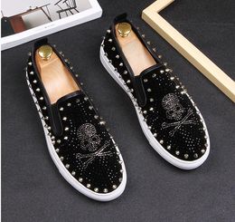 White Beertola New Style Bling Rhinestone Men's Shoes Studded Rivets de cuero de punta redonda de zapatillas de deporte de cuero de punta.