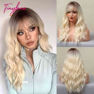 Witte blonde synthetische pruiken met een pony Long Water Wave Ombre lichtbruine pruik voor vrouwen Natuurlijke cosplay Dagelijkse hittebestendig haar