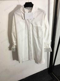 Blouses blanches Luxe Hot Drill Décoration Manchette Revers Poche Chemises Dessiner Plissé À Sept Points Manches Couleur Unie Tempérament Blouse Femmes Designer Tops