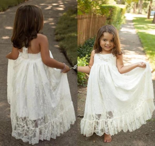 Robes de filles de fleur de Boho blanc pour les mariages 2016 perles de perles Halter jolie une ligne dos nu dentelle robes de communion fête des tout-petits S5808202