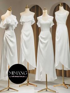 Witte bruidsmeisjurk 2024 Nieuwe Franse satijnen zusters Kleed Bruidsmeisjes Group Dunne jurk vrouwen