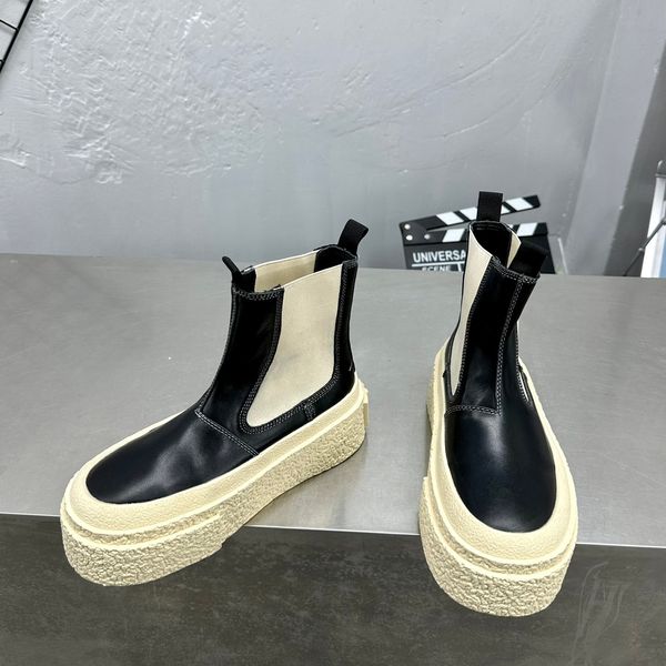 Botas de tobillo Chelsea con plataforma de cuero de piel de becerro pulida blanca, parche con logo, punta redonda, zapatos planos sin cordones, tacón bajo, diseñadores de lujo, calzado de fábrica de zapatos de moda para mujer