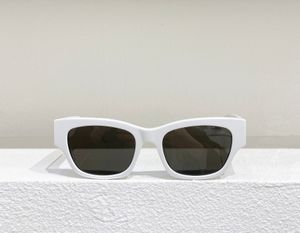Lunettes de soleil carrées œil de chat blanc, verres gris foncé, lunettes de fête Design à la mode pour femmes et hommes avec boîte
