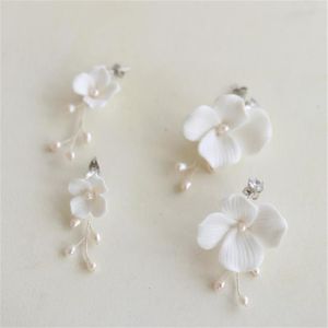 Boucles d'oreilles à fleurs en céramique blanche, ensemble de bijoux de mariée, perles d'eau douce, boucles d'oreilles florales, charme de mode, goutte longue Drop2963