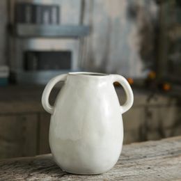 Witte keramische vaas met 2 handvatten