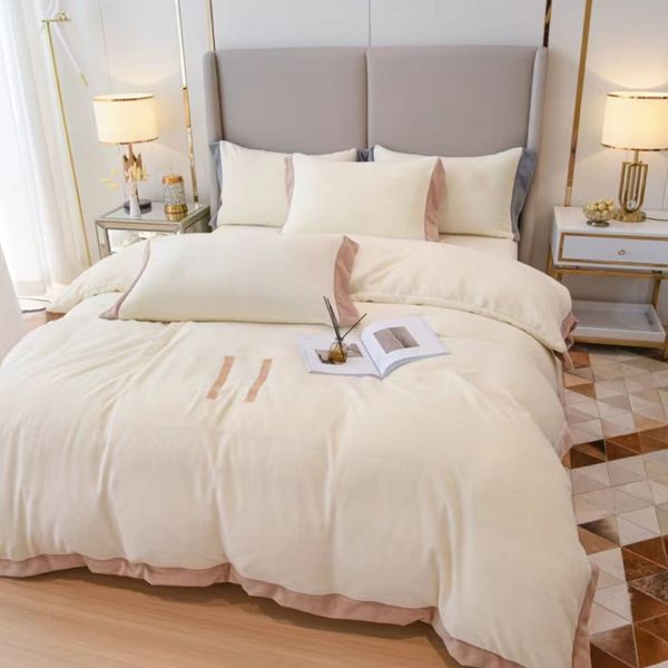 Color blanco espesado camas de vellón de vellón de cuatro piezas Juego de cama Besigner Besigner Juegos de ropa de cama lujosa Shaker Flanela Contáctanos para obtener más fotos