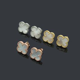 Blanc Color Women Designer Studs Top Quality Classic Engagement Couple Brands d'oreilles de marque