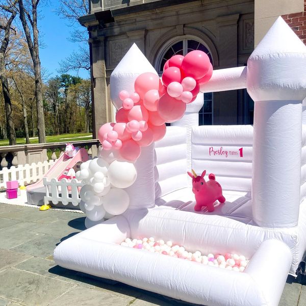 Castillo de rebote de boda inflable de PVC comercial blanco, tobogán de bolas para niños, actividades al aire libre, casa de salto