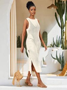 Witte haak mesh mouwloze spleetwikkel strandjurk 2024 Autumn Woman Sexy Hollow Out Breated Beachwear Swimsuit Cover-Ups Q1513