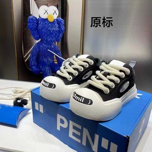 Blanc cerf Yu Yan même moche et mignon grosse tête chaussures 2023 été nouveau sourire ouvert semelle épaisse toile surélevée chaussures décontractées99