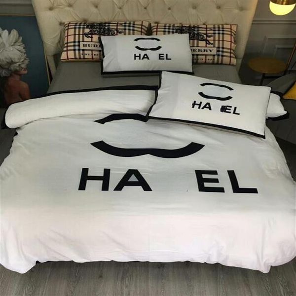 Funda nórdica blanca Diseñadores de lujo Juegos de cama Queen King Size Sábana Fundas de almohada Edredón de diseñador Set233S