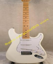 Guitare électrique blanche avec Pickguard SSS Pickups manche festonné en érable avec corps en tilleul Chrome Hardwares2562747