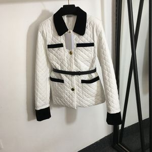 Chaquetas elegantes blancas, abrigo con cinturón a la moda, prendas de vestir exteriores con cuello de solapa de lujo, chaqueta creativa de diseñador con bolsillo para niñas, ropa