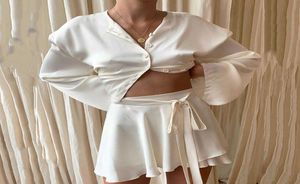 Wit Elegant Satin 2 Two -Piece Set Women Lantern Lange mouwen Crop Tops Cardigan Sexy High Taille Mini Tennis Sports Skirts 2021 Y3982518