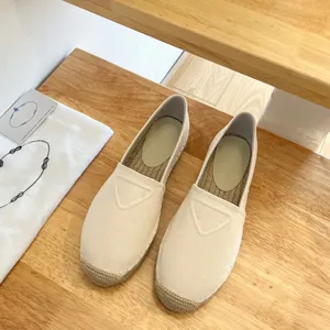 Witte reliëf driehoekige katoenboor espadrilles schoenen glijden op luxe loafers jute zolen lente flats handgemaakte luxe ontwerpers casual schoen dames fabrieksschoenen voor dames fabriek