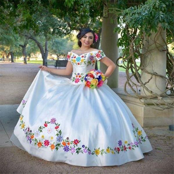 Blanc Brodé Doux 16 Robes De Quinceanera Hors De L'épaule Perles Corset Mexicain Prom Party Robes Vestidos De 15 Anos