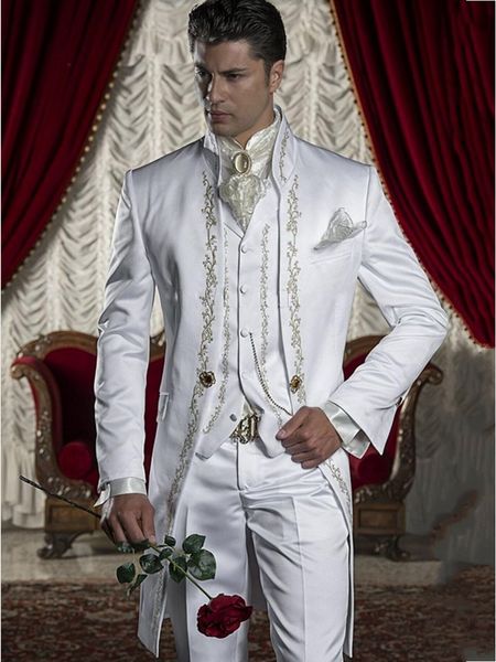 Blanco bordado novio esmoquin China Stand Collar padrino de boda hombres boda baile cena vestido trajes de negocios (chaqueta + pantalones + chaleco) G5046