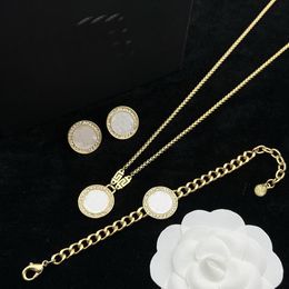 Émail blanc chevalière pendentif collier bracelet boucle d'oreille clous d'oreille lettre Banshee plaqué or 18 carats bijoux de créateur femmes hommes anniversaire fête fête cadeau HMS29 --87