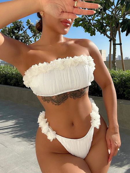 Maillot de bain à volants floraux blancs femmes Sexy épaule brodée ensemble de Bikini Push Up string dos nu maillots de bain maillots de bain 240327