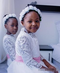 Blanc Flower Girls Robes Ribbon Sash Jewel Jewel Lace Lace Applique Manches longues en tulle Faire de la petite fille Faire de la petite fille