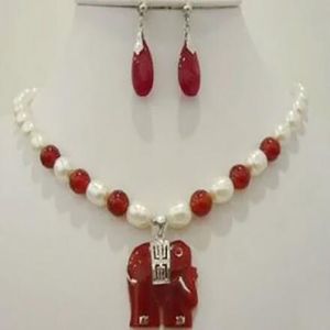 Witte Zoetwaterparel Rode jade Olifant hanger ketting oorbellen set