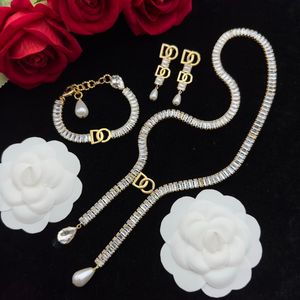 Blanco lleno de diamantes perla colgante collar pulsera pendientes sensación avanzada versátil INS malla roja cadena hip hop suéter cadena damas joyería de boda regalo DSN7 -22