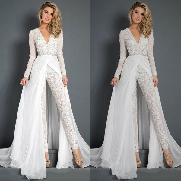 Combinaisons blanches robes de bal en dentelle perlée col en V profond robes de soirée formelles à manches longues balayage Train robe de pantalon pour occasions spéciales