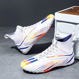 Botas de fútbol blancas para niños TGFG Zapatos de campo de fútbol Adolescentes originales Zapatillas deportivas Entrenamiento masculino Futsal al aire libre para 240306