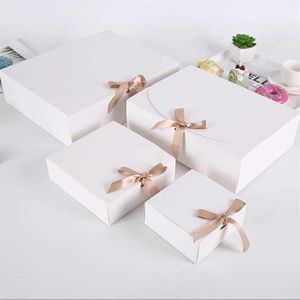 Caja de regalo de papel Kraft blanco Caja de almacenamiento de galletas de chocolate de caramelo hecho a mano Suministros de fiesta Almacenamiento de ropa para cumpleaños Y0606248D