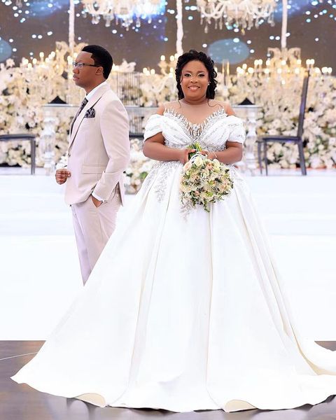 Robes De mariée africaines en dentelle blanche, avec des appliques, col rond, manches longues, grande taille, robes De mariée