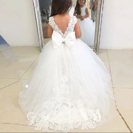 Lace blanco Child Flower Girl Dress TulLe Appliques Longitud del piso de la princesa para la fiesta de bodas Bautismo Primer vestido de comunión 240425