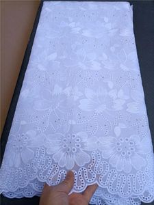 Tissu de dentelle blanche Fabric nigérian 5 ans dentelle de voile suisse en Suisse Mariage Femme Africaine Ankara Robe pour femmes 231222