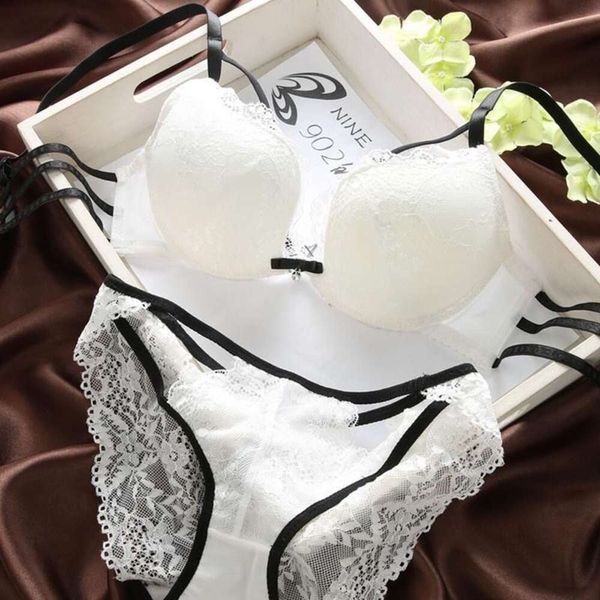 Dentelle blanche creusée belle lingerie arrière pour les filles, épaissie de petite poitrine sexy en forme de V et ensemble de soutien-gorge