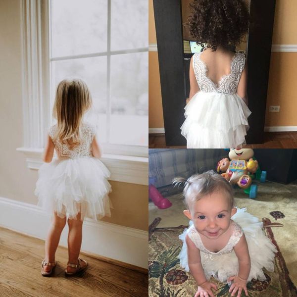 Vestido de niña de flores infantil de encaje blanco Vestido de princesa tutú Vestido de tutú de princesa con cuentas en capas Boho Chic Playa Vestido de primera comunión de niña pequeña bohemia