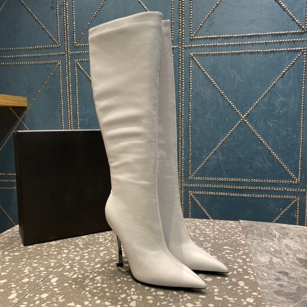 Botas hasta la rodilla de piel de cordero blanca Zapatos con cremallera lateral Punta puntiaguda Tacón de 10 cm Bota alta Botines de aguja de moda Diseñadores de lujo Zapato para mujer Calzado de fábrica