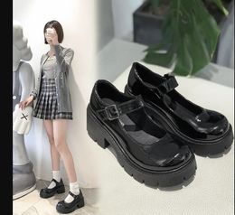 White Mary Jane Lolita Chaussures Girls Cosplay Plateforme talons Mesdames Small Leather Vintage Shoe Y Talons Pumps 240418
