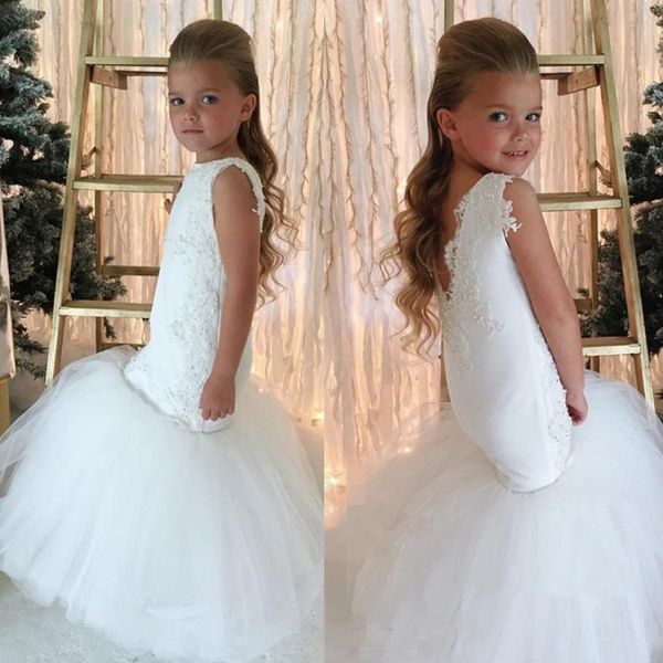 Sirena blanca Vestidos de niña de flores 2018 Apliques de encaje Sin espalda Niñas Vestidos de desfile Boda Bebé Fiesta de cumpleaños Vestido barato